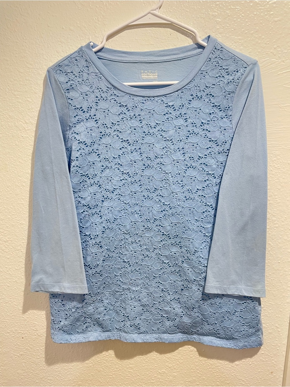 Basic Editions Pastel Blue Floral Lace Front Top • M ✨